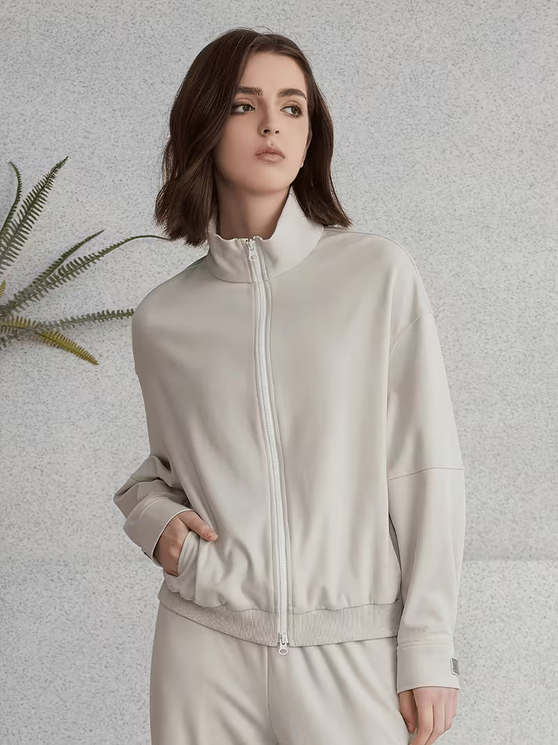 Stylish Women'S Zip Jacket, a Minimalist Track Jacket for Lightweight Casual Wear in Spring And Fall