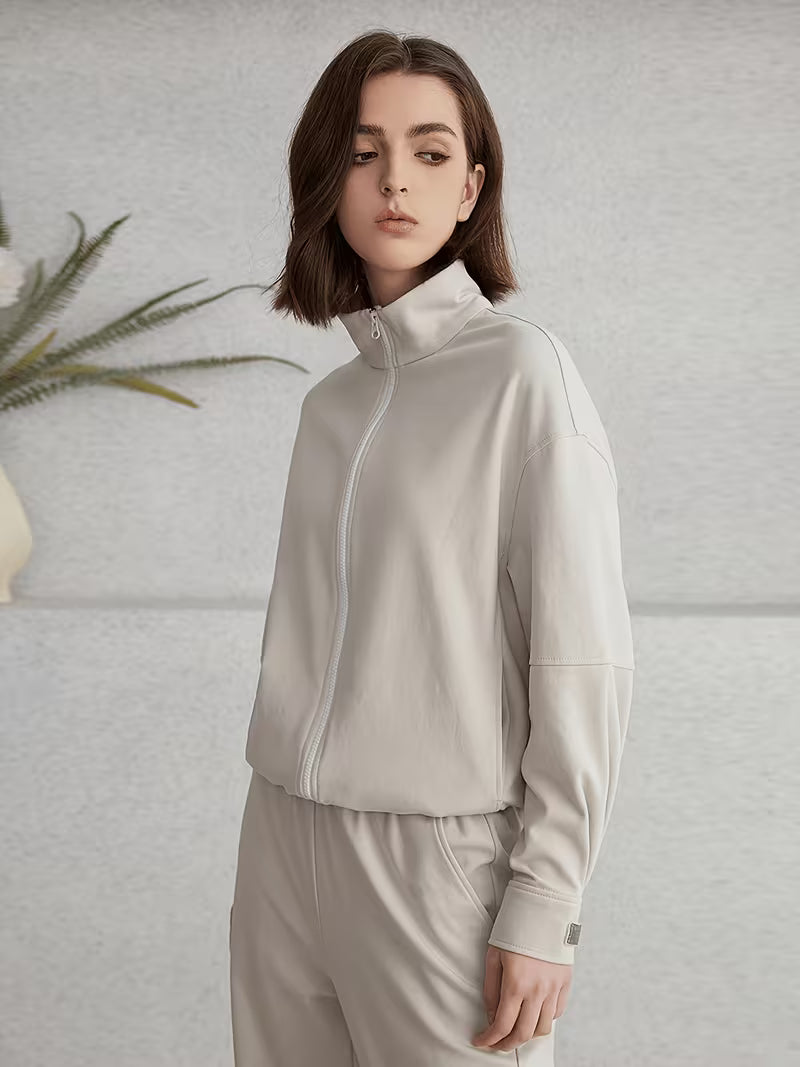Stylish Women'S Zip Jacket, a Minimalist Track Jacket for Lightweight Casual Wear in Spring And Fall