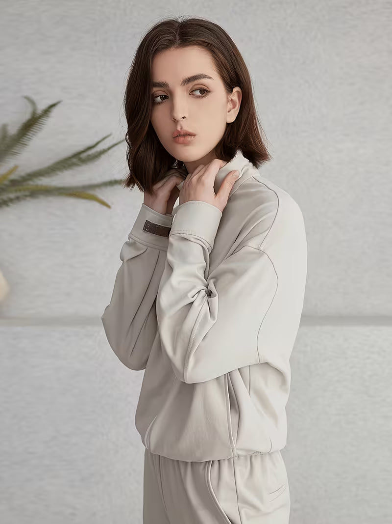 Stylish Women'S Zip Jacket, a Minimalist Track Jacket for Lightweight Casual Wear in Spring And Fall