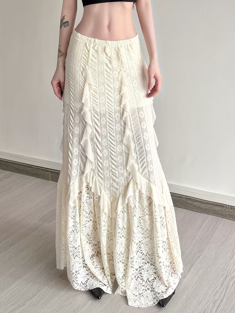 A Vintage Romantic Elegant Women'S Layered Lace Skirt in Light
