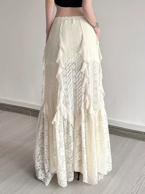 A Vintage Romantic Elegant Women'S Layered Lace Skirt in Light