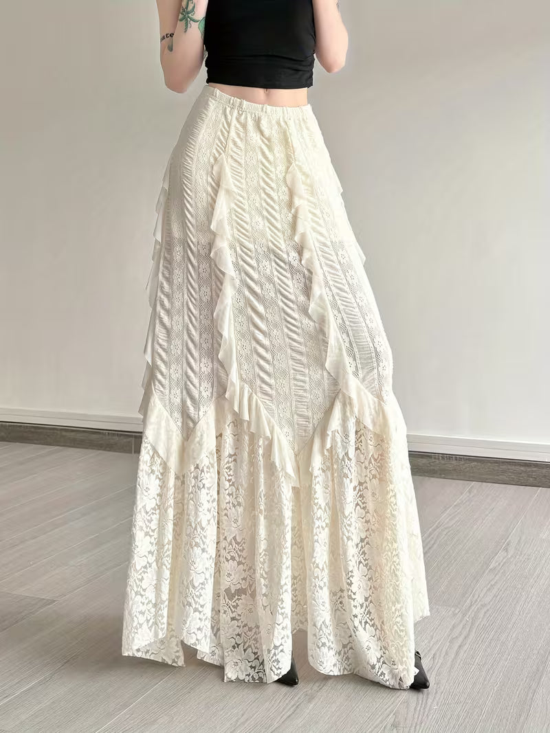 A Vintage Romantic Elegant Women'S Layered Lace Skirt in Light