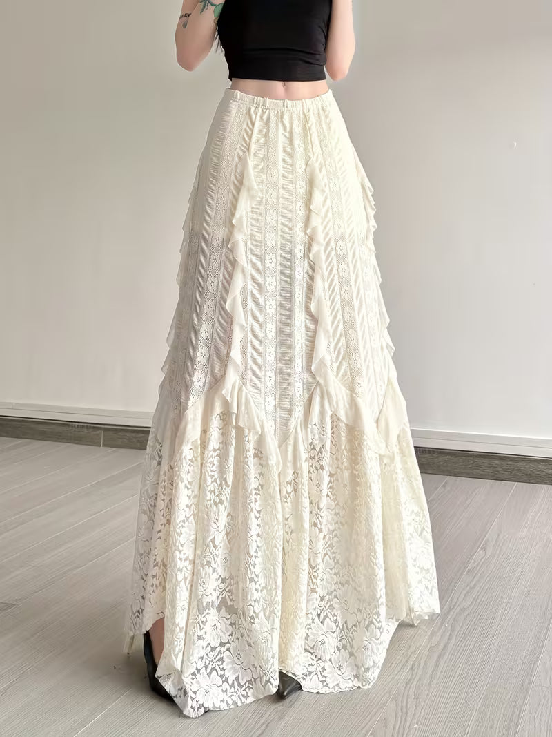 A Vintage Romantic Elegant Women'S Layered Lace Skirt in Light