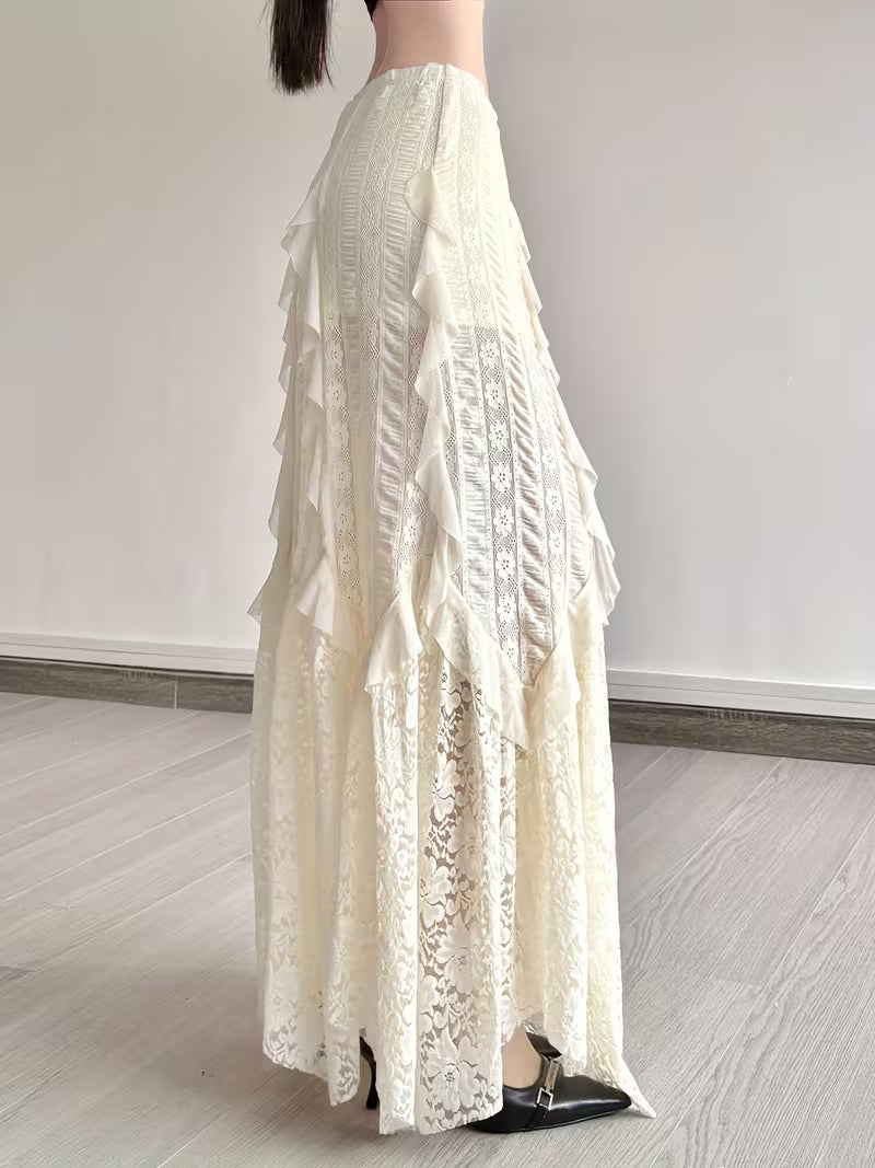 A Vintage Romantic Elegant Women'S Layered Lace Skirt in Light